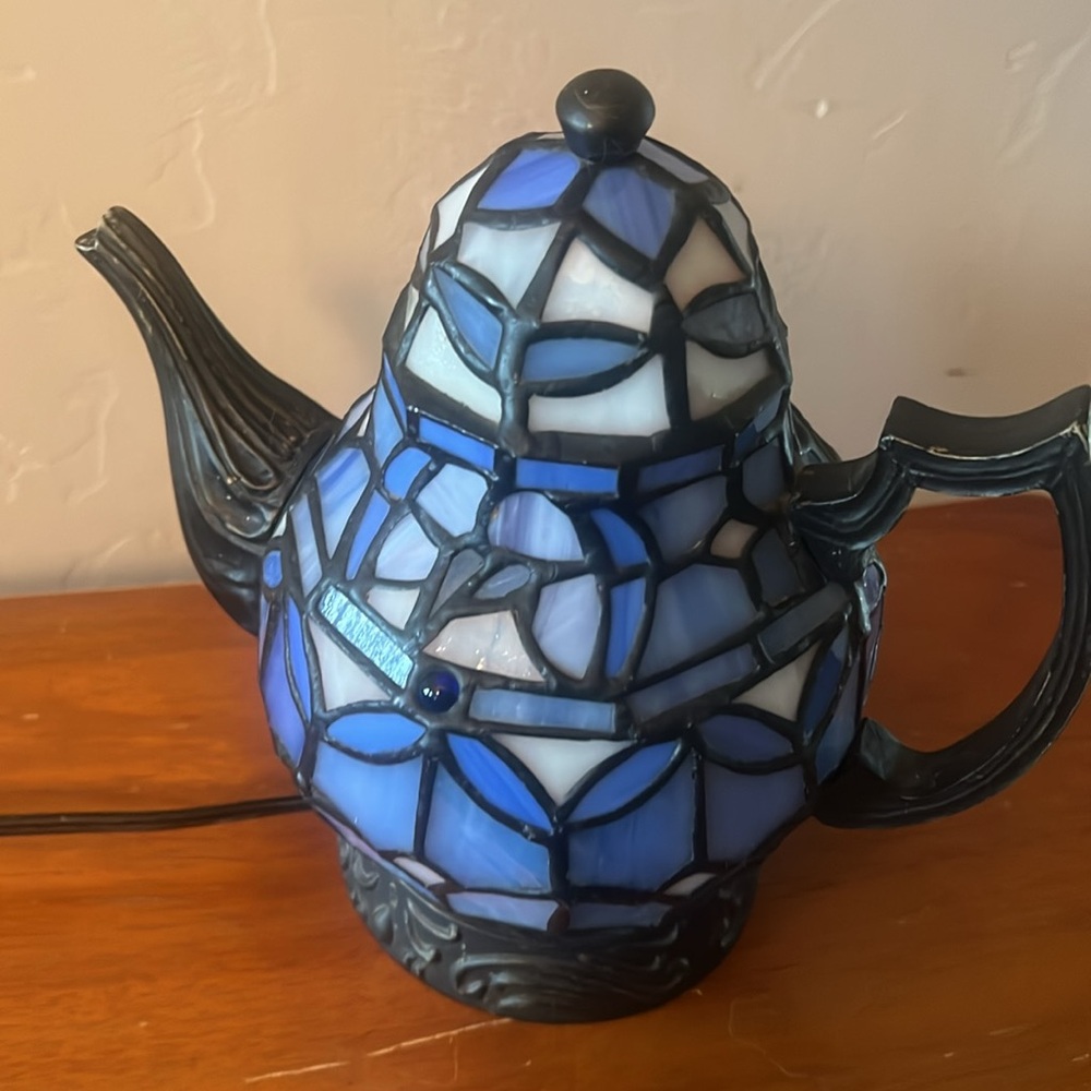 Vintage Cheyenne Stained Glass Teapot Lamp - Picture 8 of 17